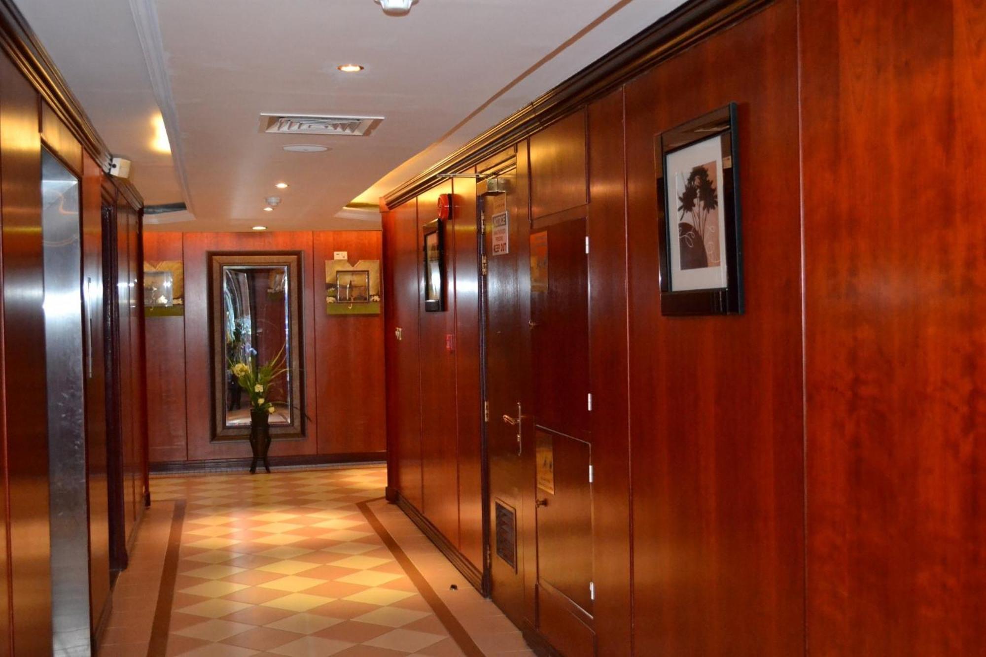 Plaza Aparthotel