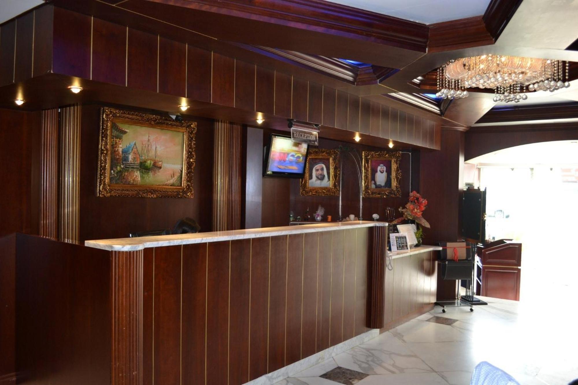 Aparthotel Plaza