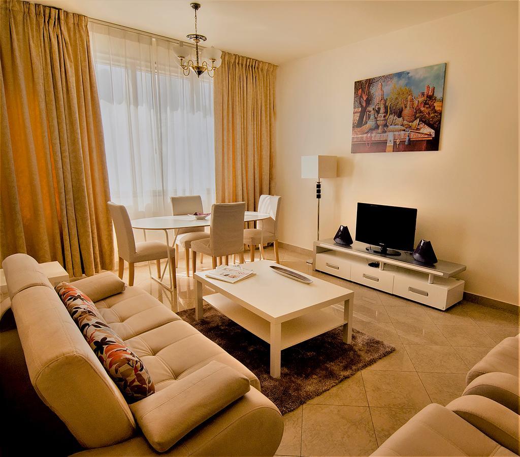 Plaza Aparthotel