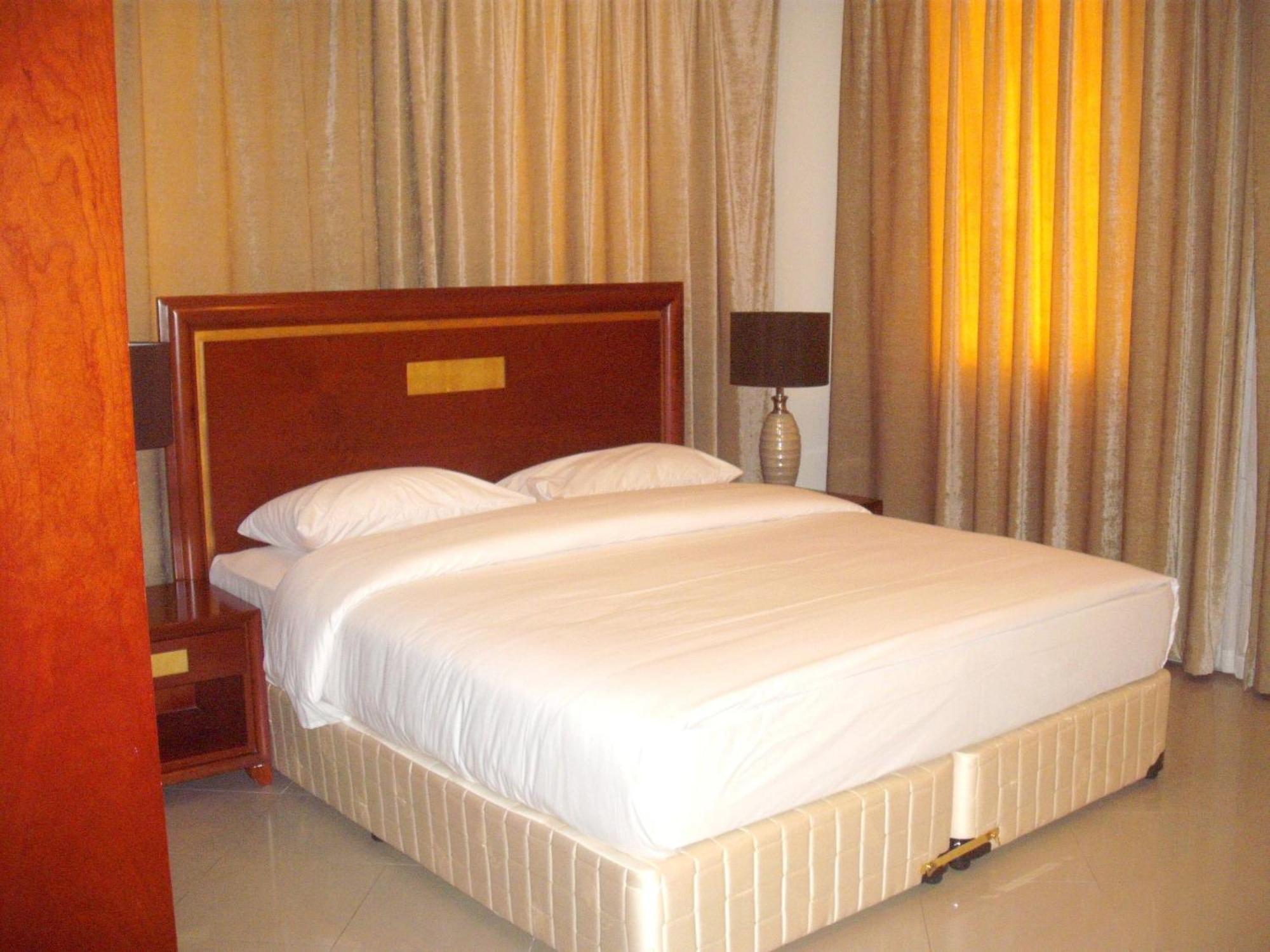 Plaza Aparthotel