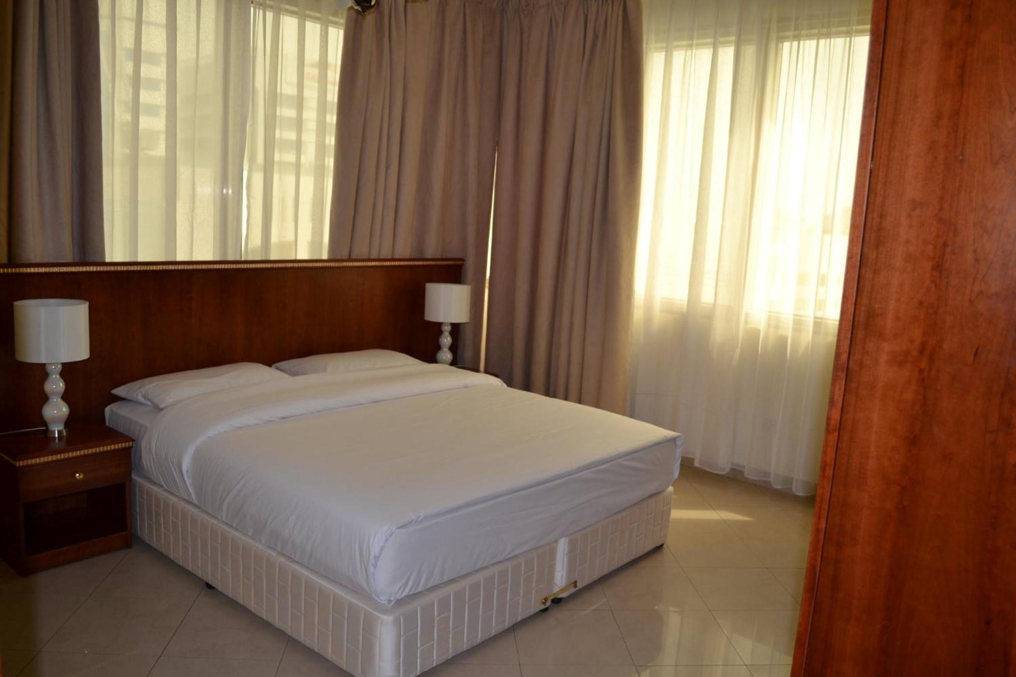 Plaza Aparthotel