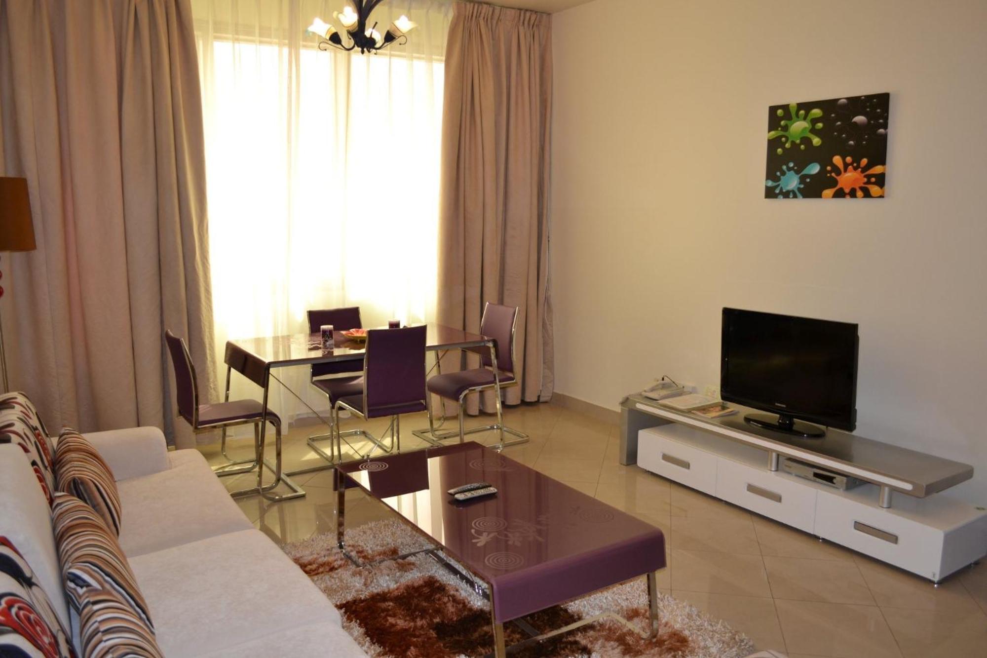 Plaza Aparthotel 4*