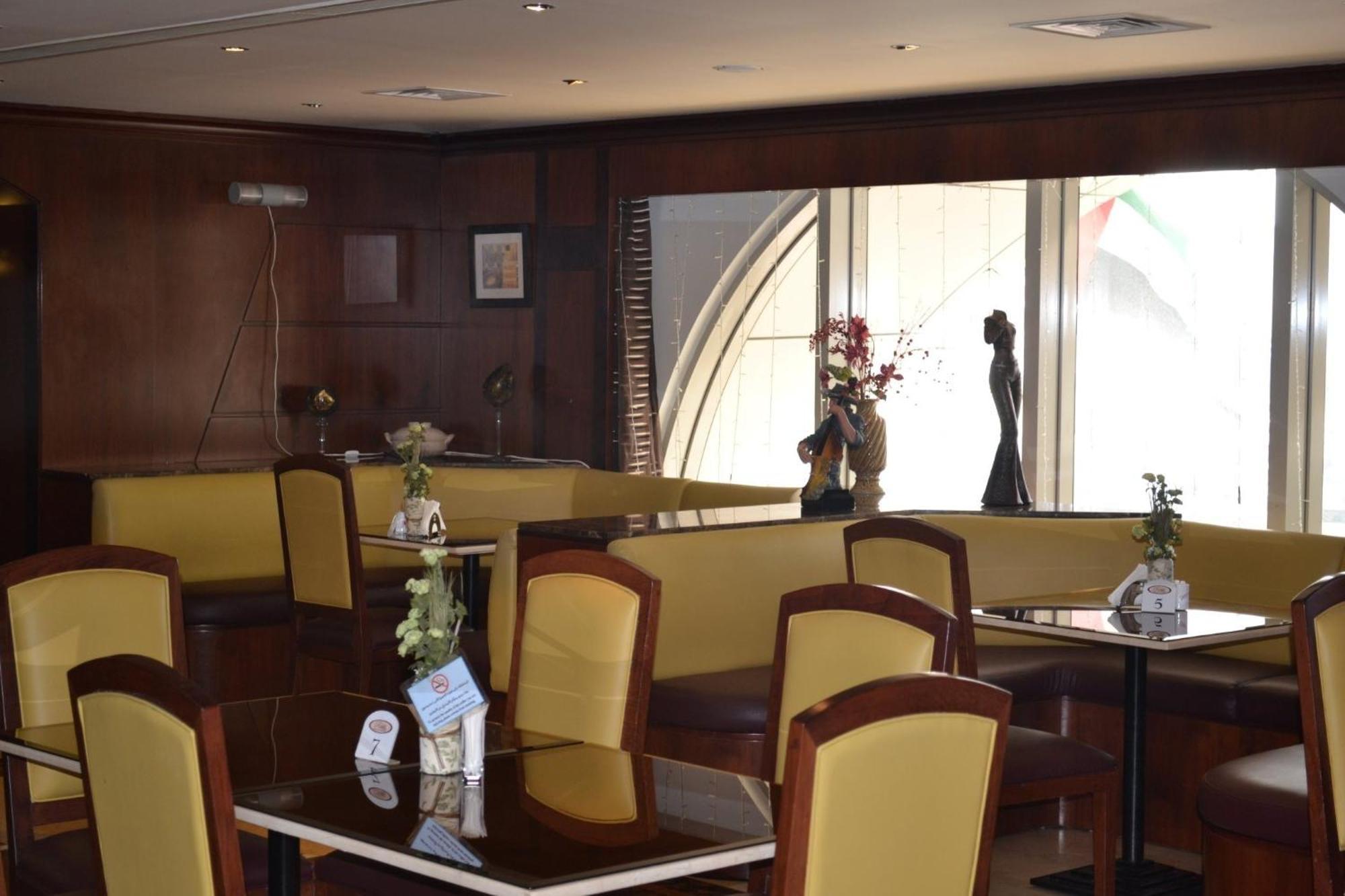 Aparthotel Plaza 4*