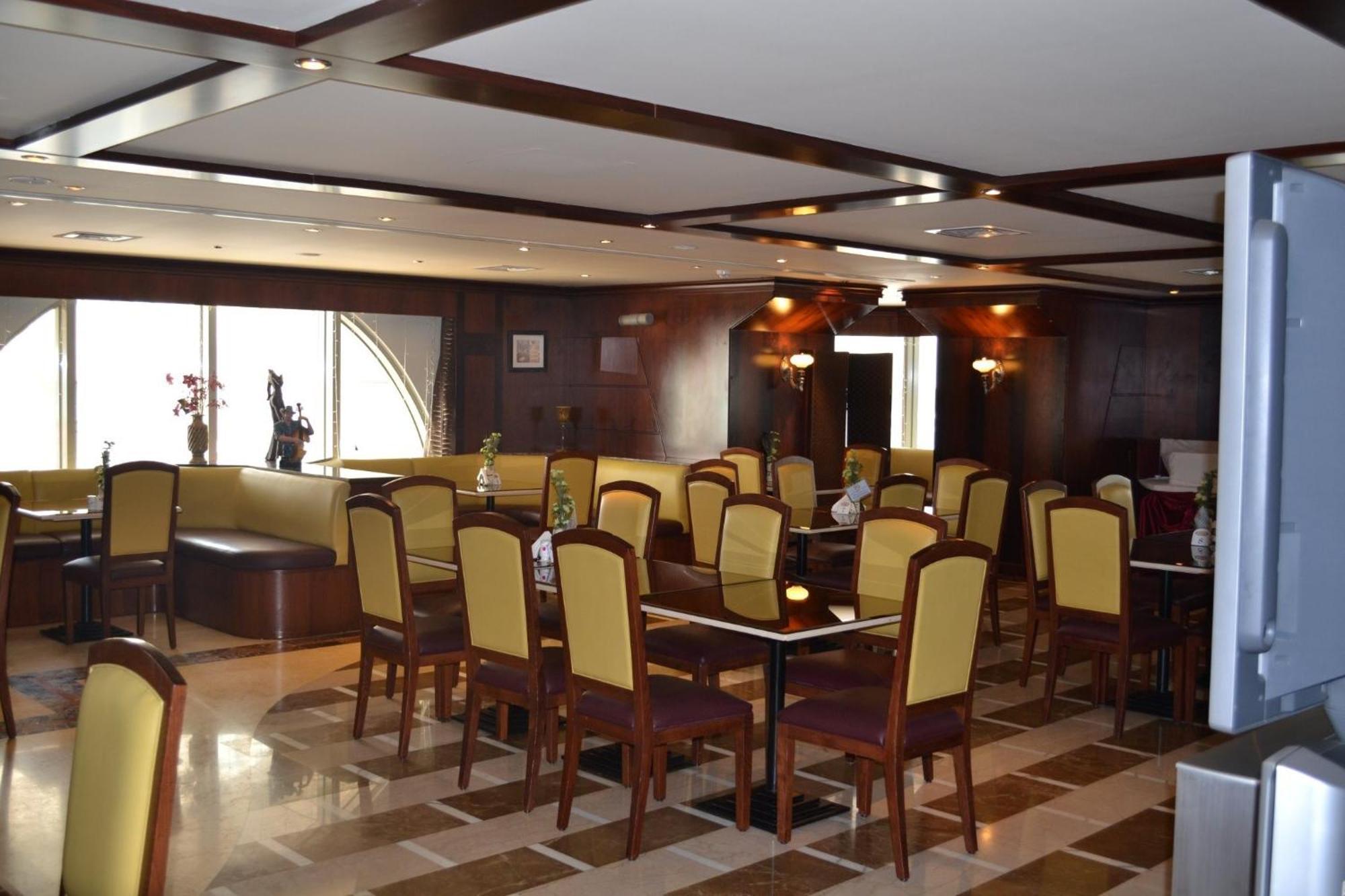 Plaza Aparthotel